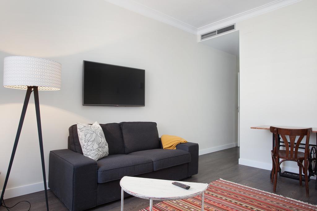 Consell De Cent Apartment — Photos 1